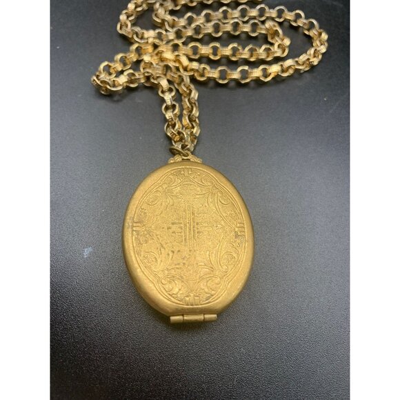 Vintage Repousse Locket Necklace Floral Oval Photo Holder Pendant Gold Tone - Picture 3 of 5
